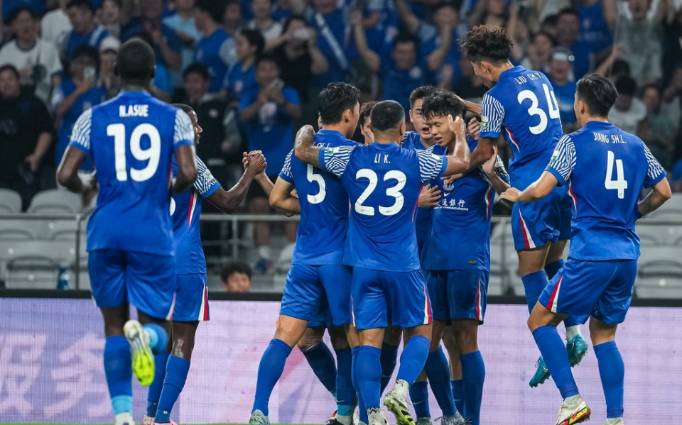 替补登场仅, 手球逃过点, 此前