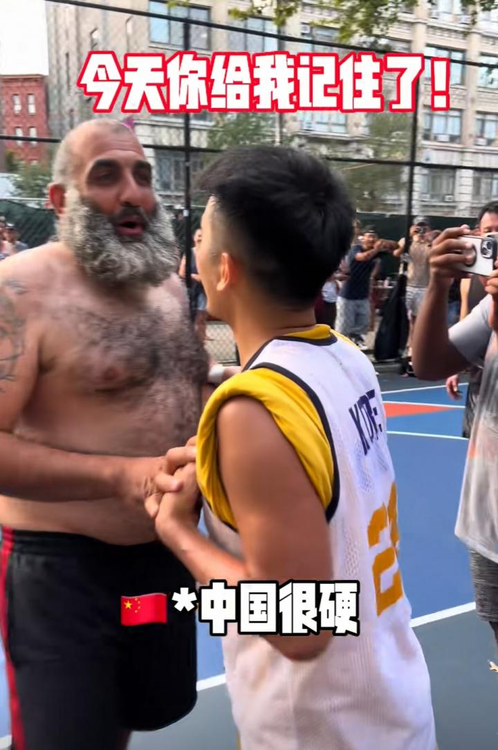 iu, 战狼篮球, 疑自己炒作